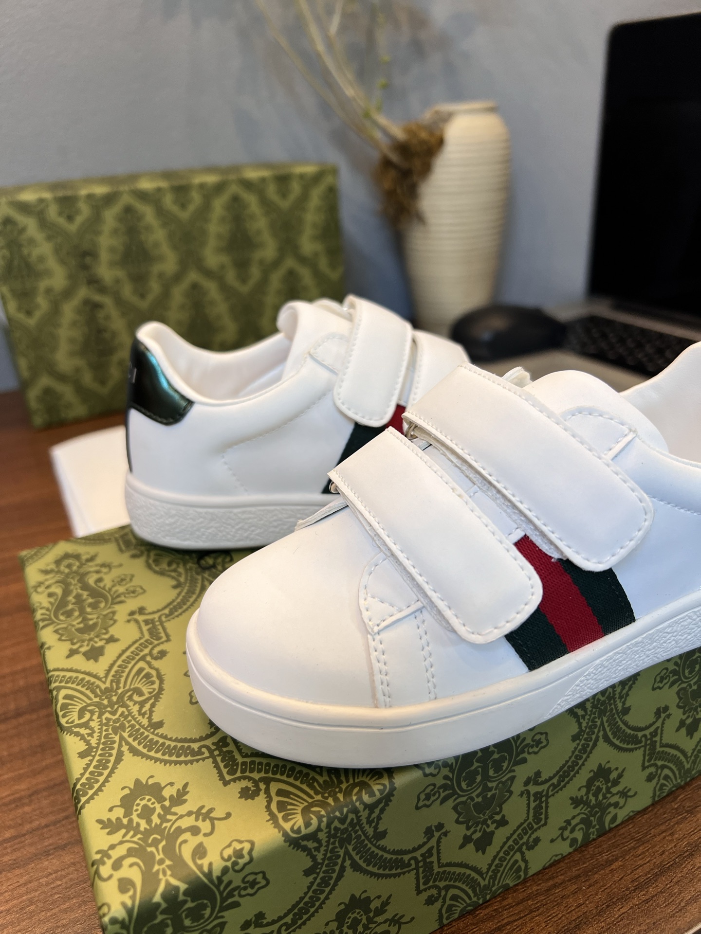 Children's shoes child
